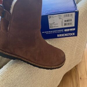 Birkenstock Uppsala Shearling in Espresso. Size 39. never worn still in box